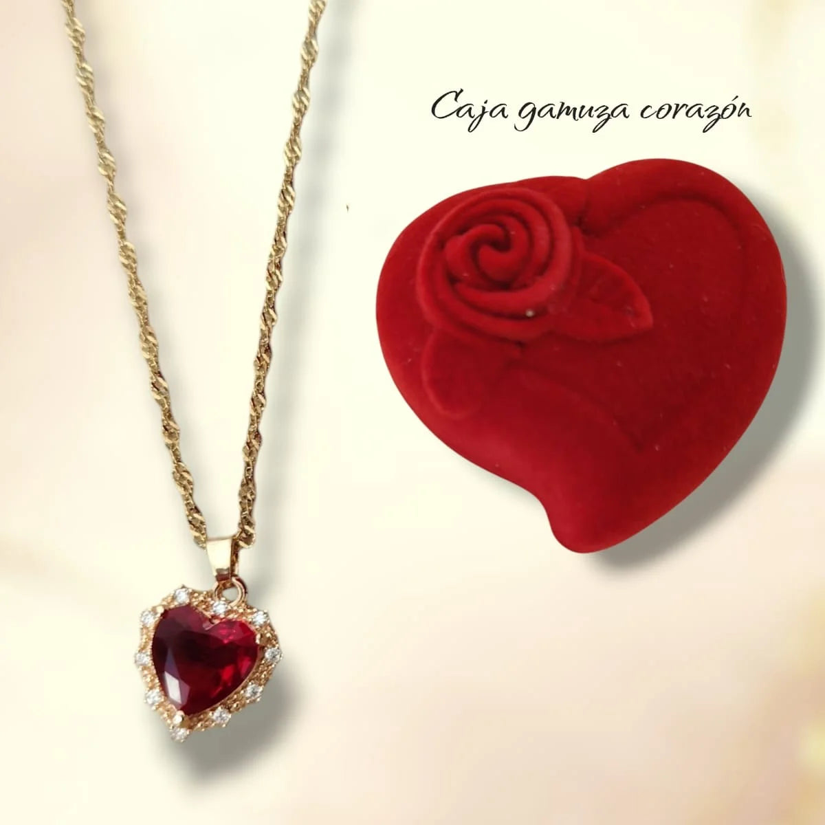 COLLAR CORAZON LANA DE REY